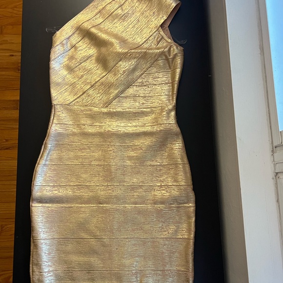Bella Barnett Dresses & Skirts - Elegant Gold One-Shoulder Mini Dress